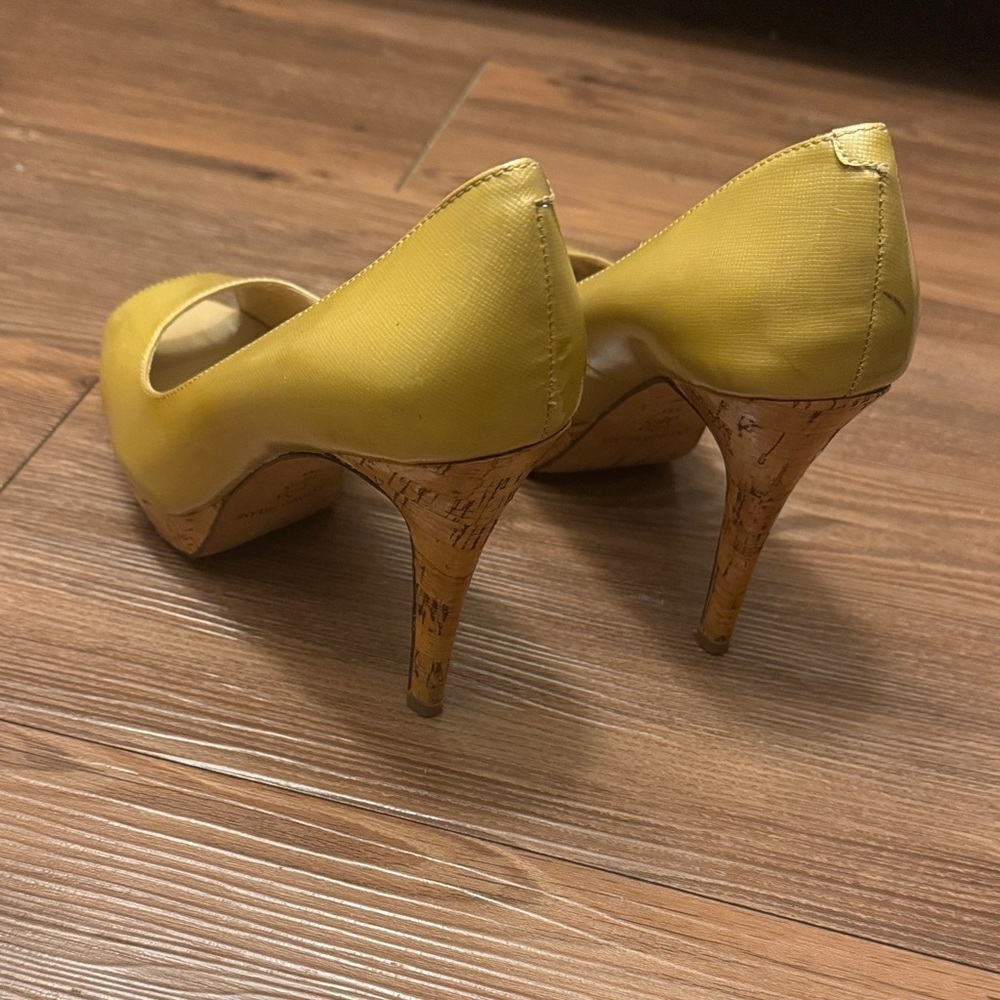 ANTONIO MELANI Women's Elegant Gold Peep Toe Heels - Picture 2 of 6